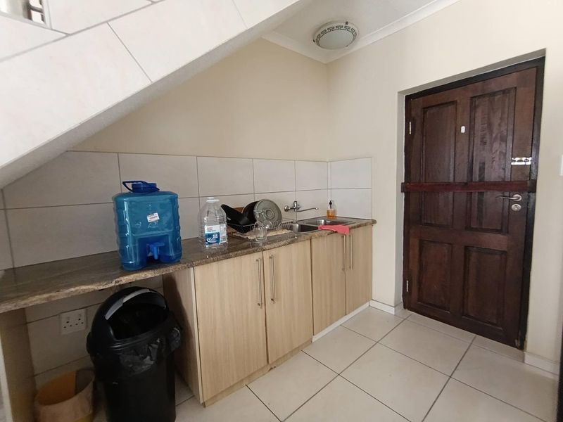 8x TOWNHOUSES FOR SALE IN UNION COURT - WALVISBAY - Photo 6