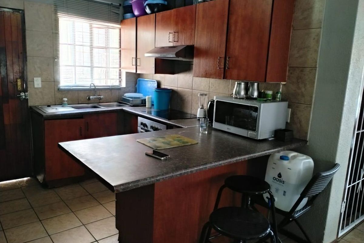 3 Bedroom House for sale at Olievenhoutbosch - Photo 4