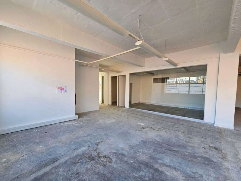 347m2 office to let in Loop Street - Photo 4
