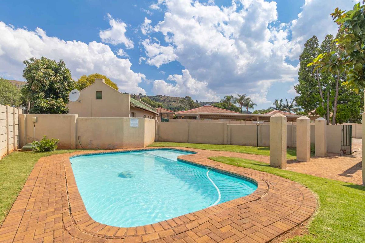 Your Dream 2-Bedroom Home Awaits in Upmarket Little Falls - Photo 2