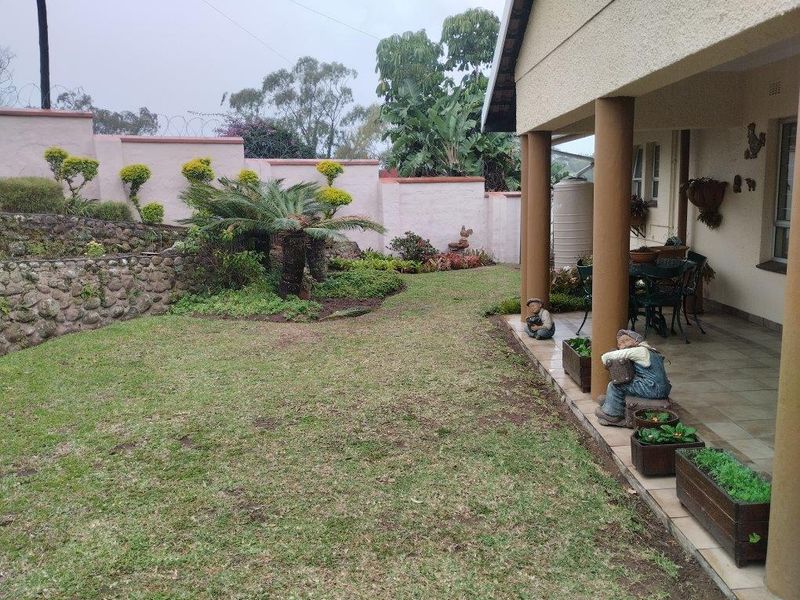 Spacious 4-Bedroom single level Family Home - Photo 2