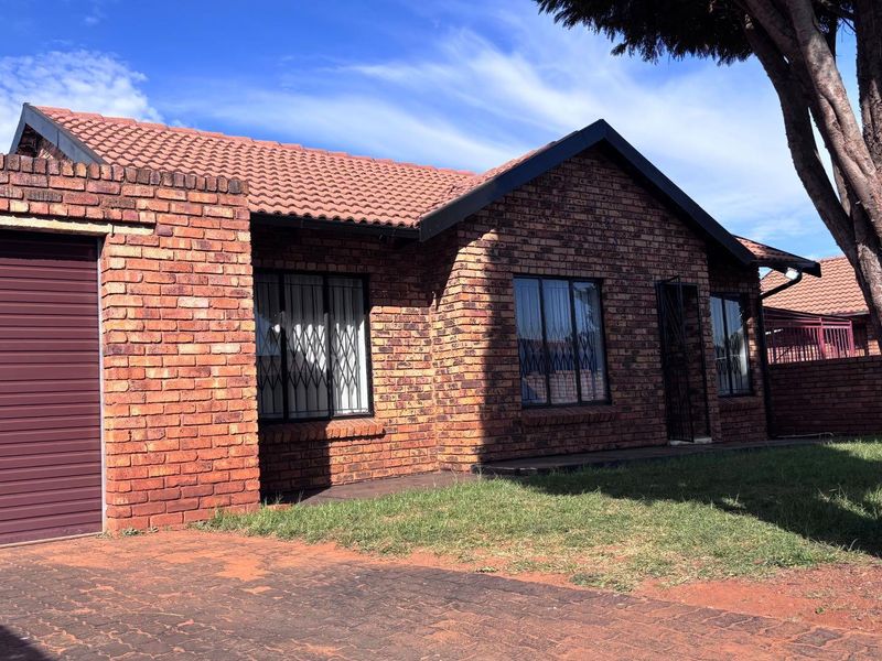 STUNNING PROPERTY - Photo 2