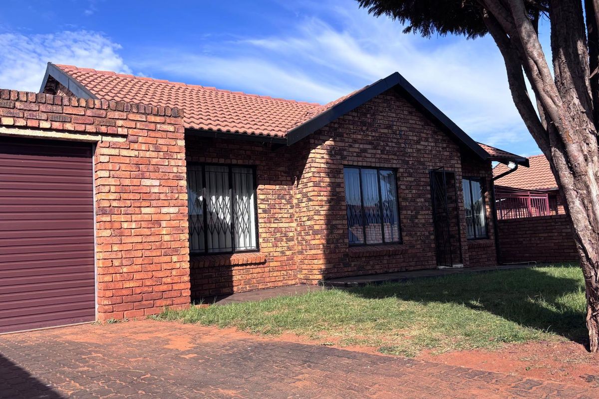 STUNNING PROPERTY - Photo 2