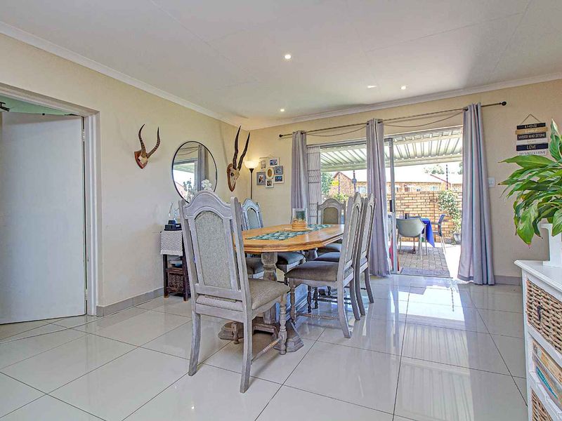 Exquisite Townhouse on a Charming Corner Lot* - Photo 5