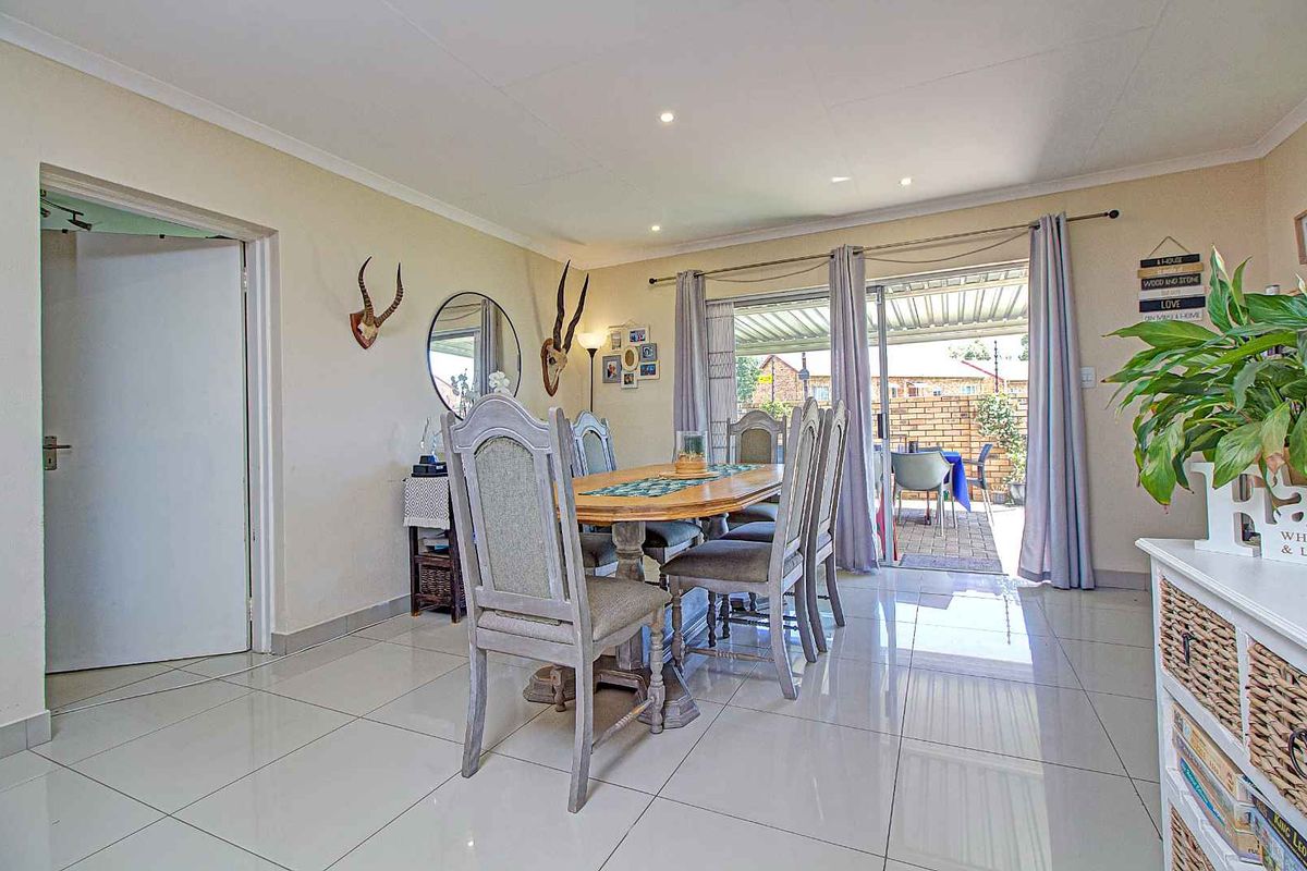 Exquisite Townhouse on a Charming Corner Lot* - Photo 5