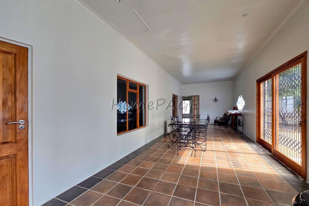 Okahandja:  Very neat 4 Bedr home in BEAUTIFUL STREET - Photo 4