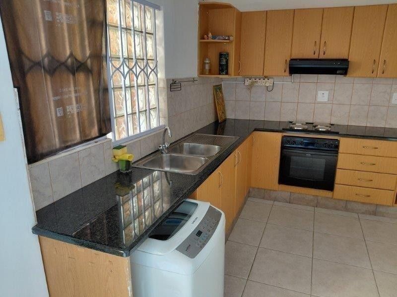 4 Bed simplex in Westville.....no levies R1,750,000 neg. - Photo 10