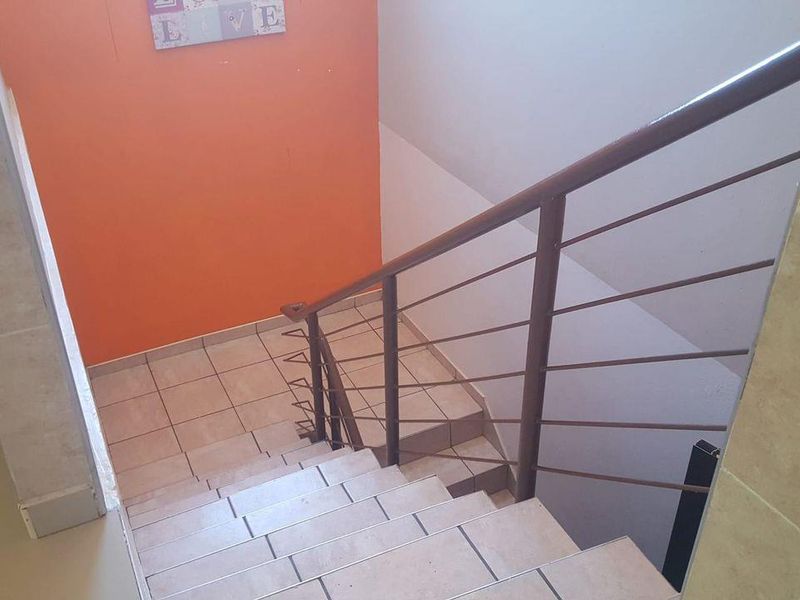 FOR SALE- 5 BEDROOM HOUSE IN WINDHOEK GRYSBLOCK, NAMIBIA - Photo 4