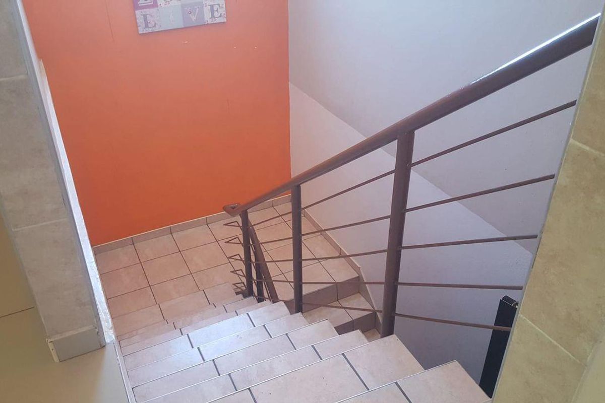 FOR SALE- 5 BEDROOM HOUSE IN WINDHOEK GRYSBLOCK, NAMIBIA - Photo 4