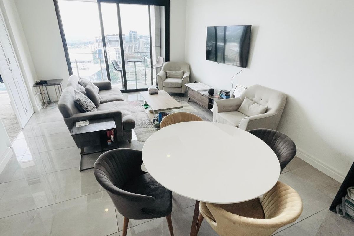 1 Bed Furnished Apartment in Sandown - Photo 3