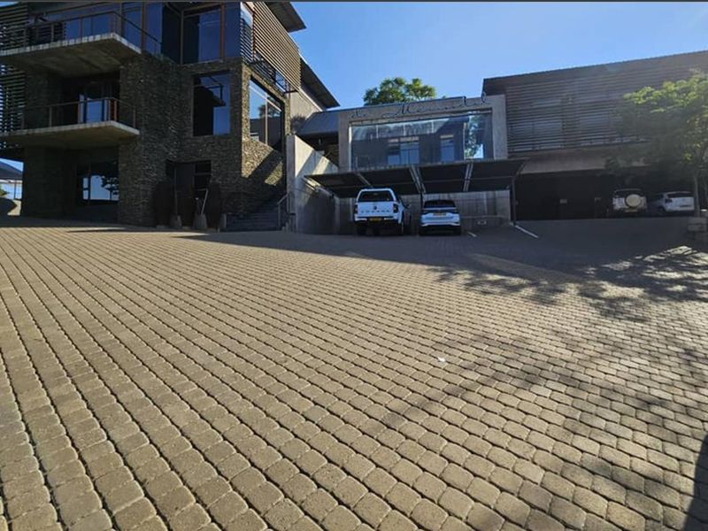 101 SQM FLOOR UNIT TO LET - Photo 2