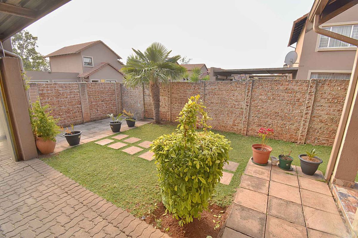 Home in a secure estate! - Photo 3