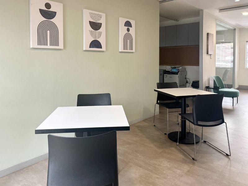 Open plan office space for 10 persons in Regus Secure Office Park - Photo 5