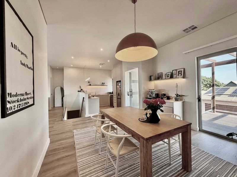 Renovated 4 Bedroom Townhouse with Sea View - Photo 1