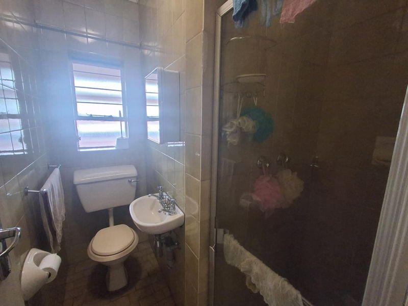 LOVELY UPSTAIRS UNIT IN BRACKENVELD VILLAS - Photo 10