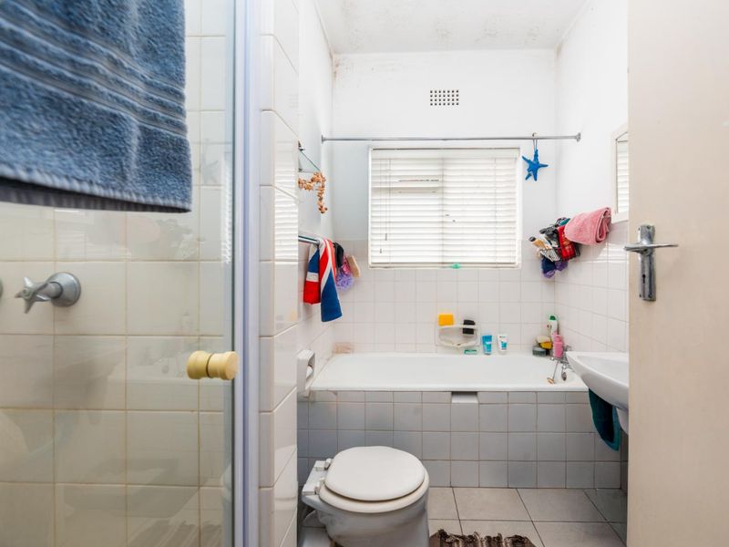 Spacious First-Floor Apartment with Mountain Views - Photo 8