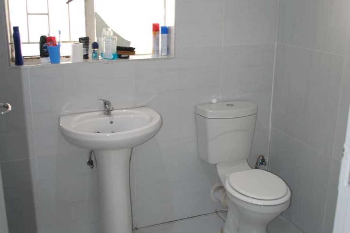Cozy, Charming 3-bedroom house to be your home in well sought after area (Midvaal) - Photo 5