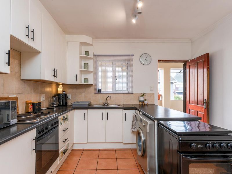 2 Bedroom Apartment Secure Parking - Photo 6