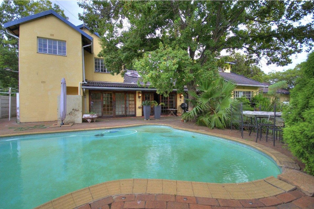 Massive Family home with Giant Cottage in Prime Brackenhurst (meyersdal side) - Photo 3