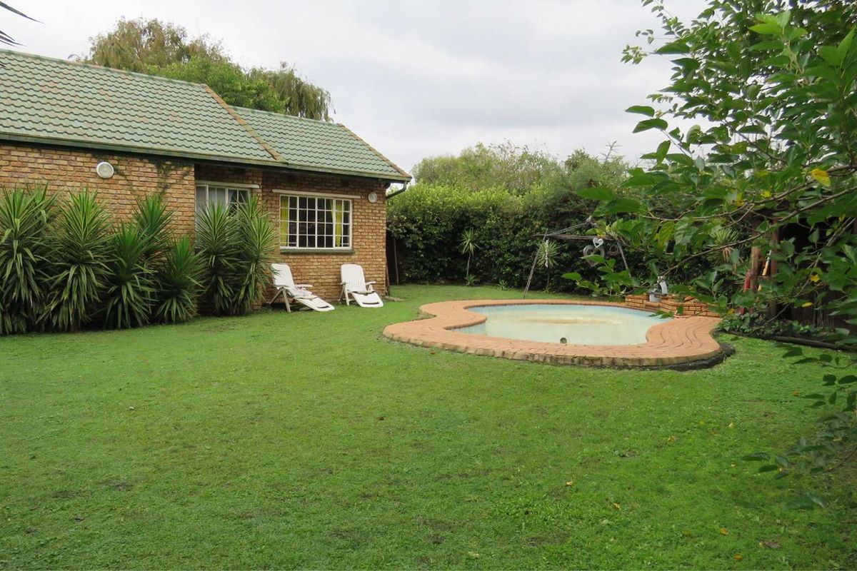 Three bedroom house with cottage in Raceview - Photo 2