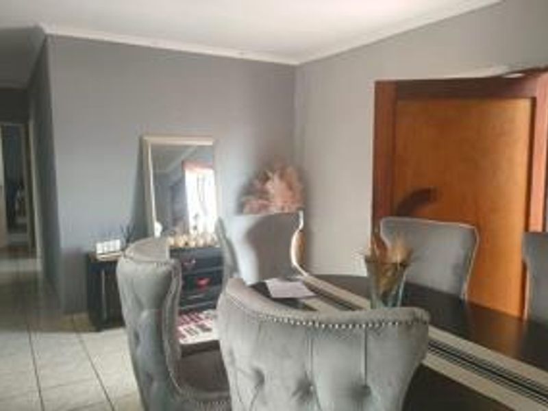 3 Bedroom  for sale in Ormonde - Photo 3