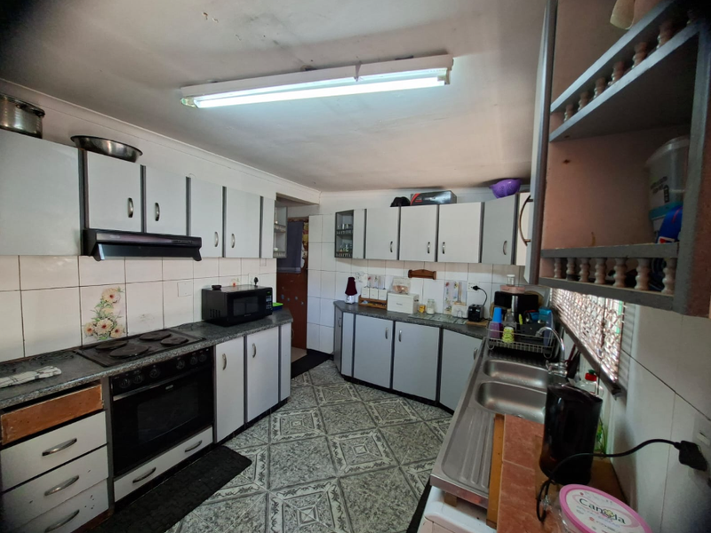 5 Bedroom home for sale Phoenix - Photo 2