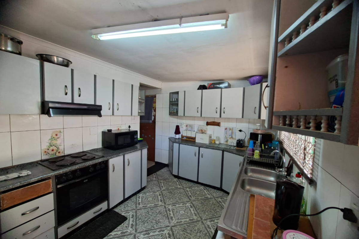 5 Bedroom home for sale Phoenix - Photo 2