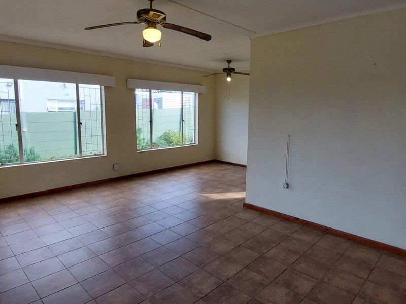 Charming 3-Bedroom Home with Separate Flatlet for Sale in Port Alfred - Photo 5