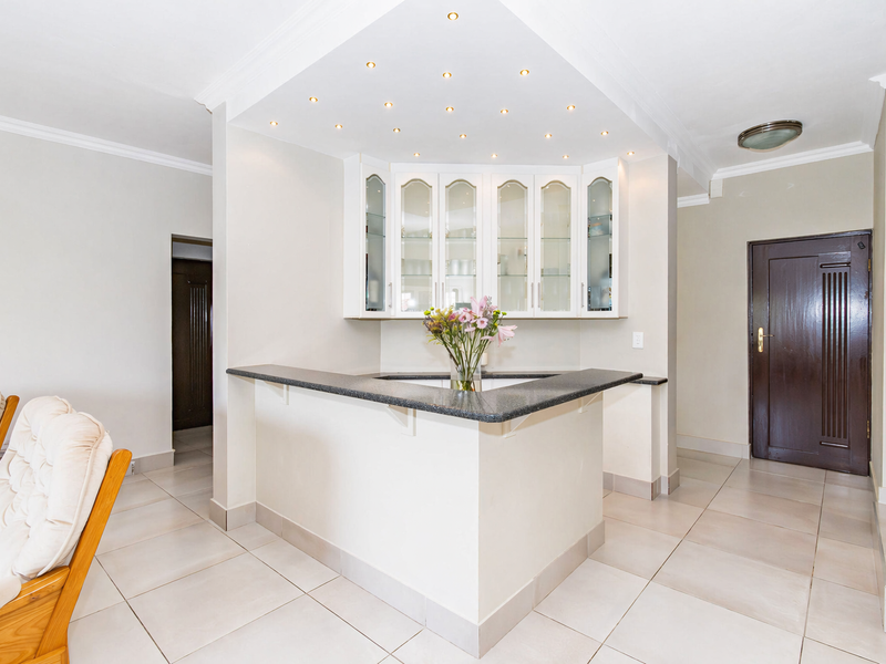 Upmarket secure Duplex Townhouse with Scenic Views & Exceptional Flow - Photo 7