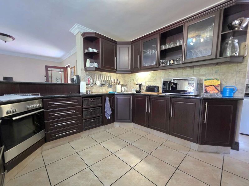 Modern, Low-Maintenance 3-Bedroom Family Home for Sale! - Photo 7