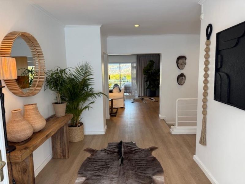 Stylish , Sunny , Home with Views - Photo 7