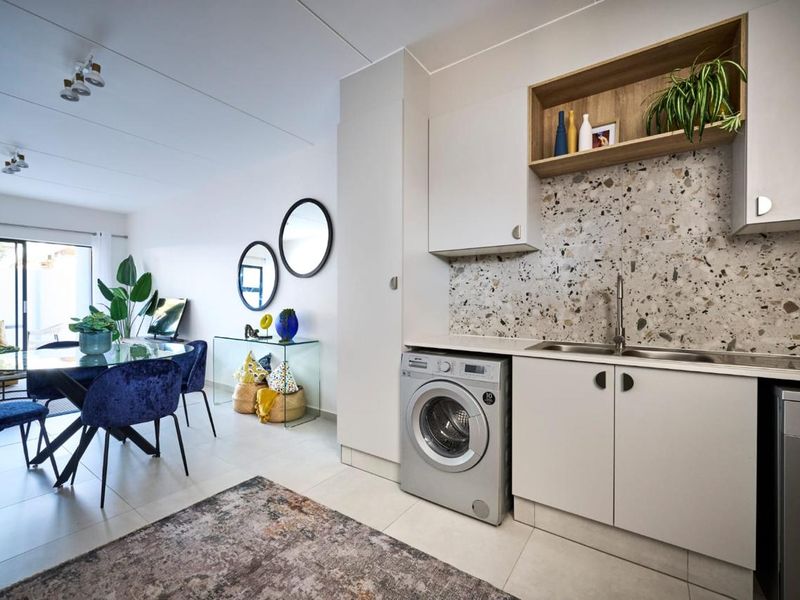 A Modern 2 bed Apartment - Photo 6