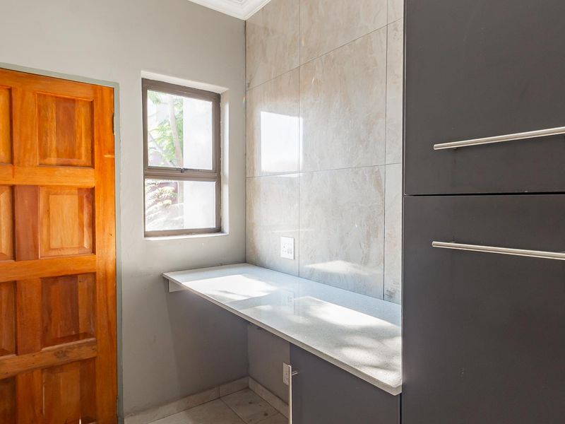 Brand New Modern Home in An Up Market Lifestyle Estate - Photo 10