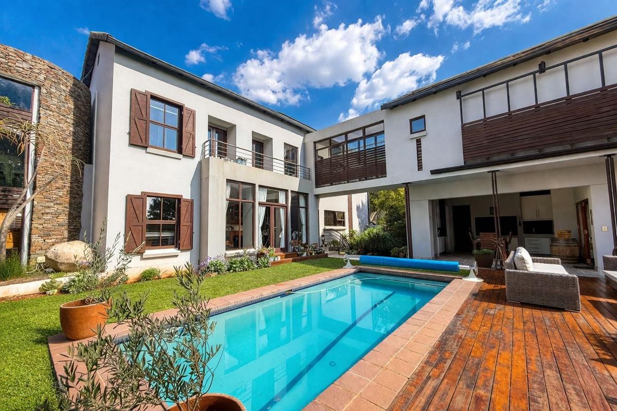 The Ultimate Luxury Family Home with Breathtaking views & Solar Power - Photo 2