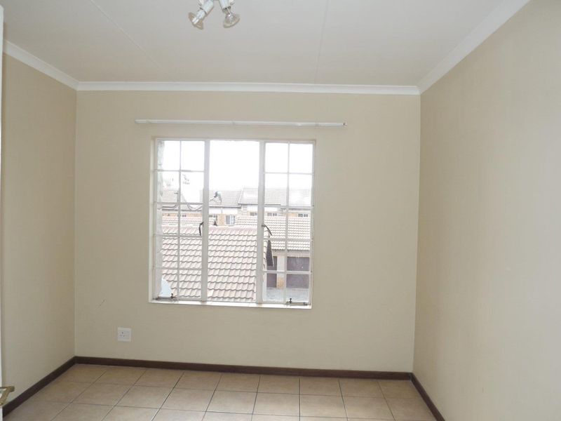 Charming 2-Bedroom Apartment with Modern Amenities - Photo 9