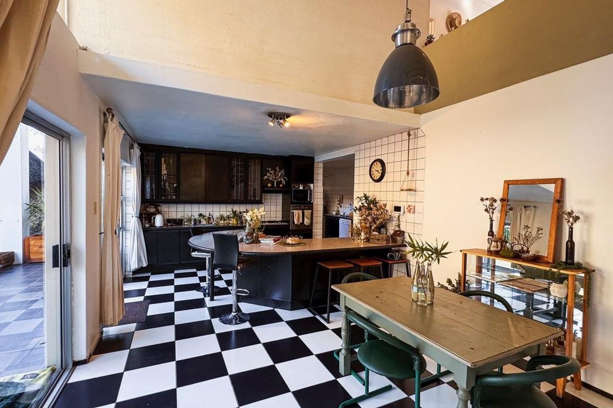 Modern Family Home with Pool in Prime Ludwigsdorf - Photo 5