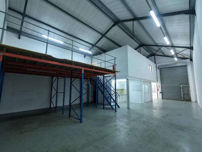 204SMQ SECURE WAREHOUSE TO LET IN MONTAGUE GARDENS - Photo 2