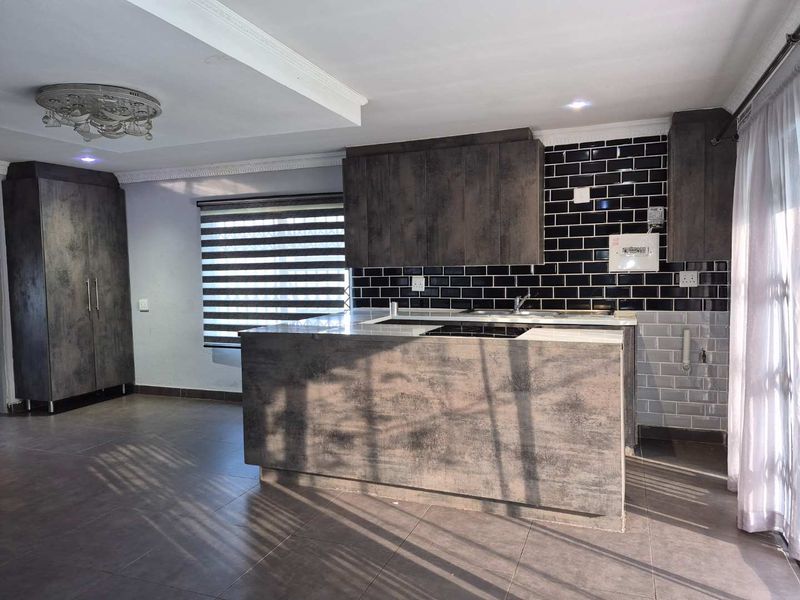 BACHELOR COTTAGE FLAT TO RENT IN BIRCHACRES - Photo 8