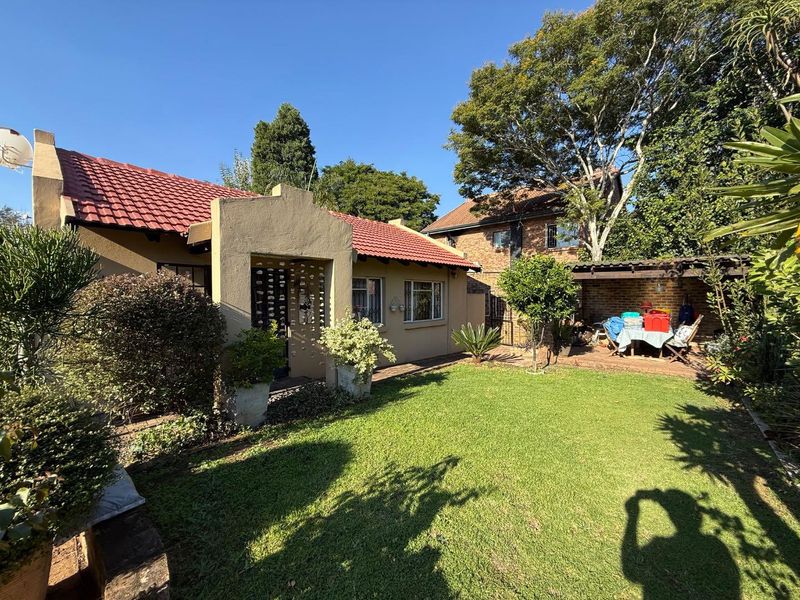 Neat 2 Bedroom Home with Entertainment Patio - Photo 1