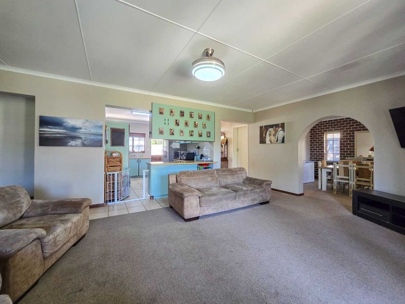 Charming 3 Bedroom family home for sale in Stilbaai-Wes. - Photo 7