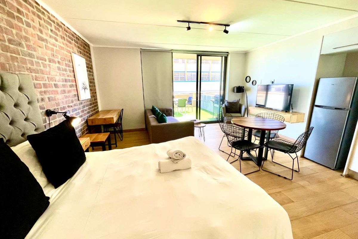 Stylish airbnb studio with huge terrace and harbour views - Photo 5