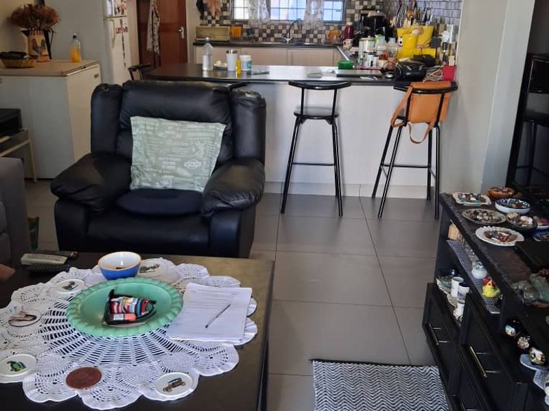 FOR SALE - 2 BEDROOM IN OKAHANDJA - Photo 2