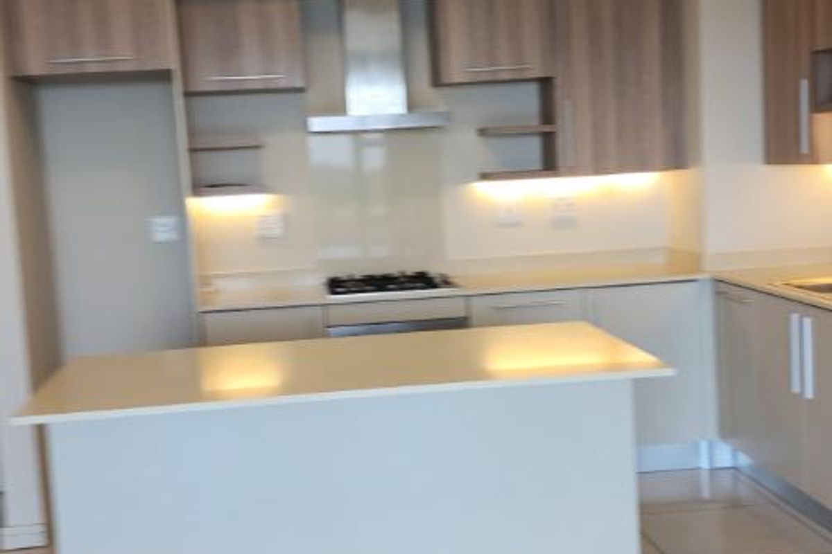 SOPHISTICATED 2 BED APARTMENT IN THIS STUNNING COMPLEX - Photo 4