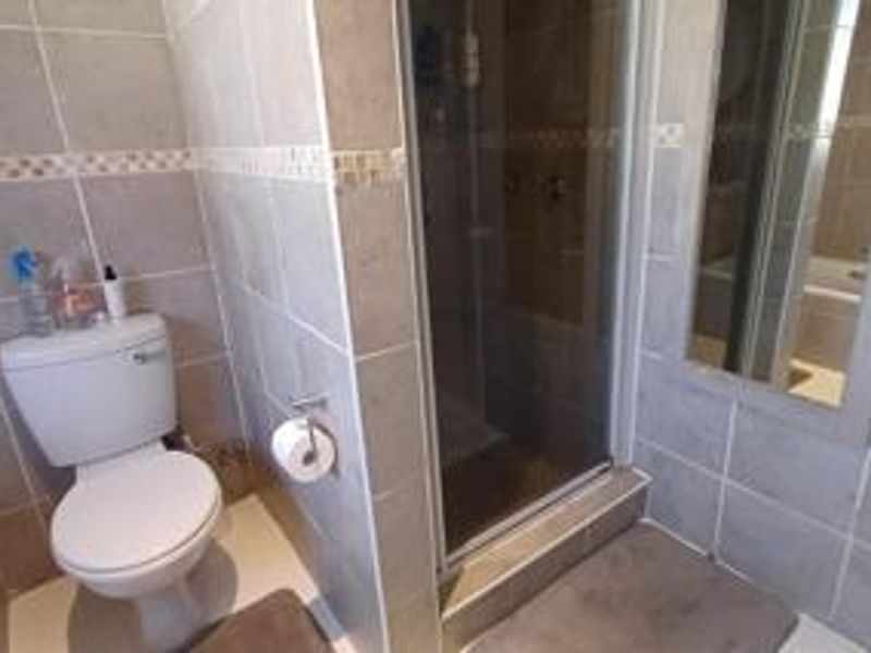 Charming Free-Standing Townhouse Unit for Sale in a Quiet, Pet-Friendly Complex - Photo 9