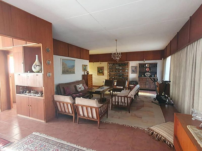 A refined family home for Sale – Klein Windhoek - Photo 9