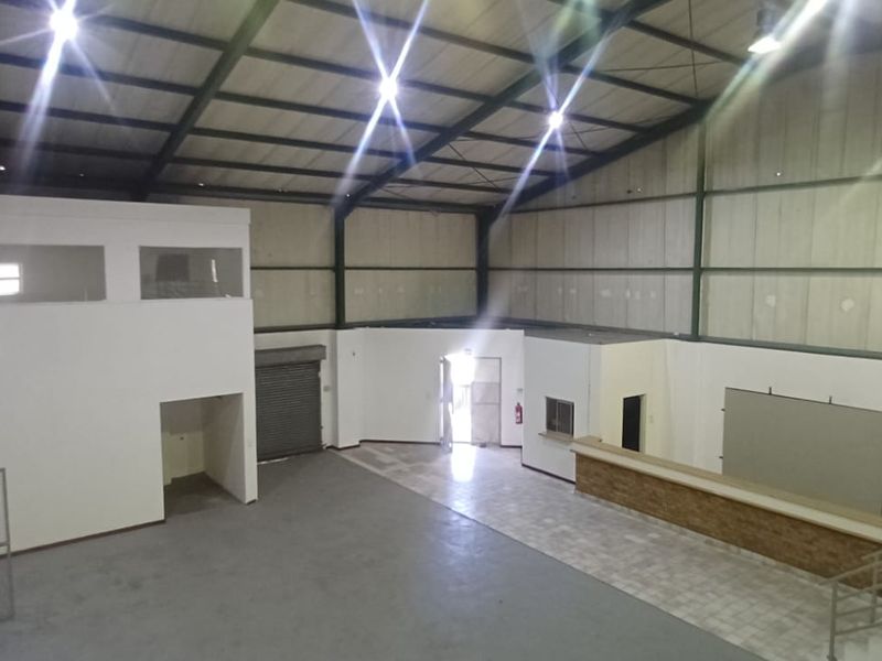 PAROW | WAREHOUSE & SHOWROOM TO LET - Photo 8