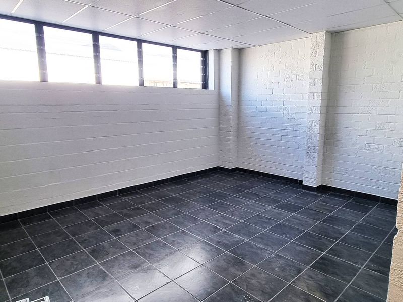 Newly Refurbished Warehouse Close to Builder's Warehouse - Photo 5