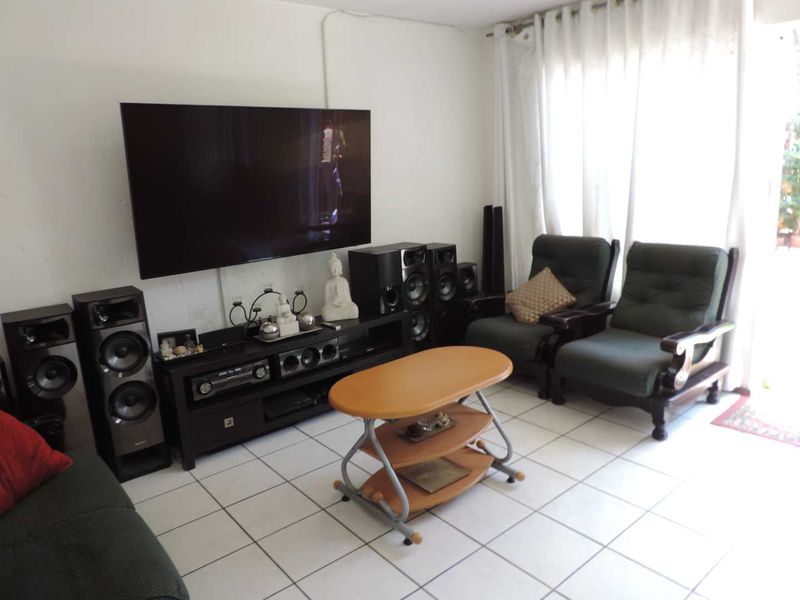 2 bedroomed well maintained duplex in Glenvista with single garage and private garden and pet friendly - Photo 4