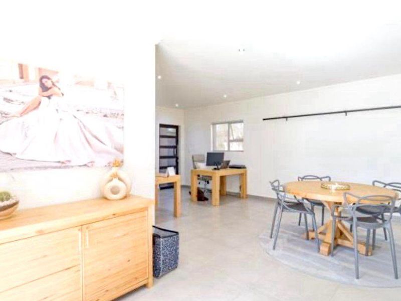 Magnificent furnished 3 Bedroom House with beautiful servants' quarters to Rent in the sought after Six Fountains Estate. For the Executive or an Embassy. - Photo 8