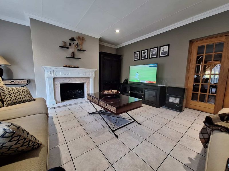 Stunning Family Home for Sale in Brackenhurst - Photo 4